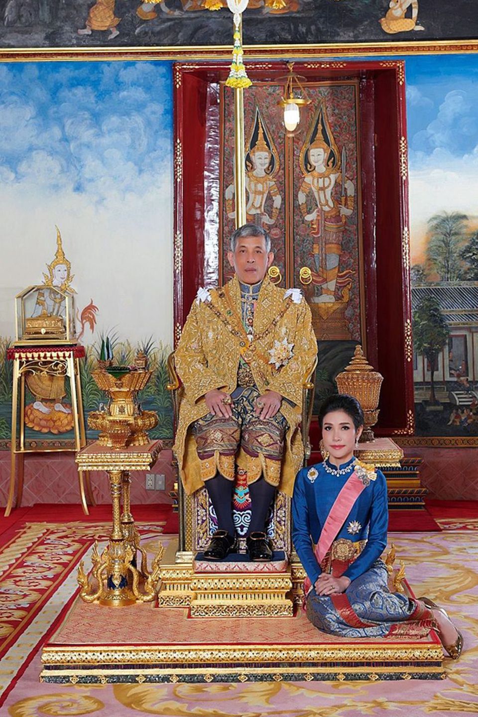 König Maha Vajiralongkorn und Sineenat Wongvajirapakdi König Maha Vajiralongkorn und Sineenat Wongvajirapakdi