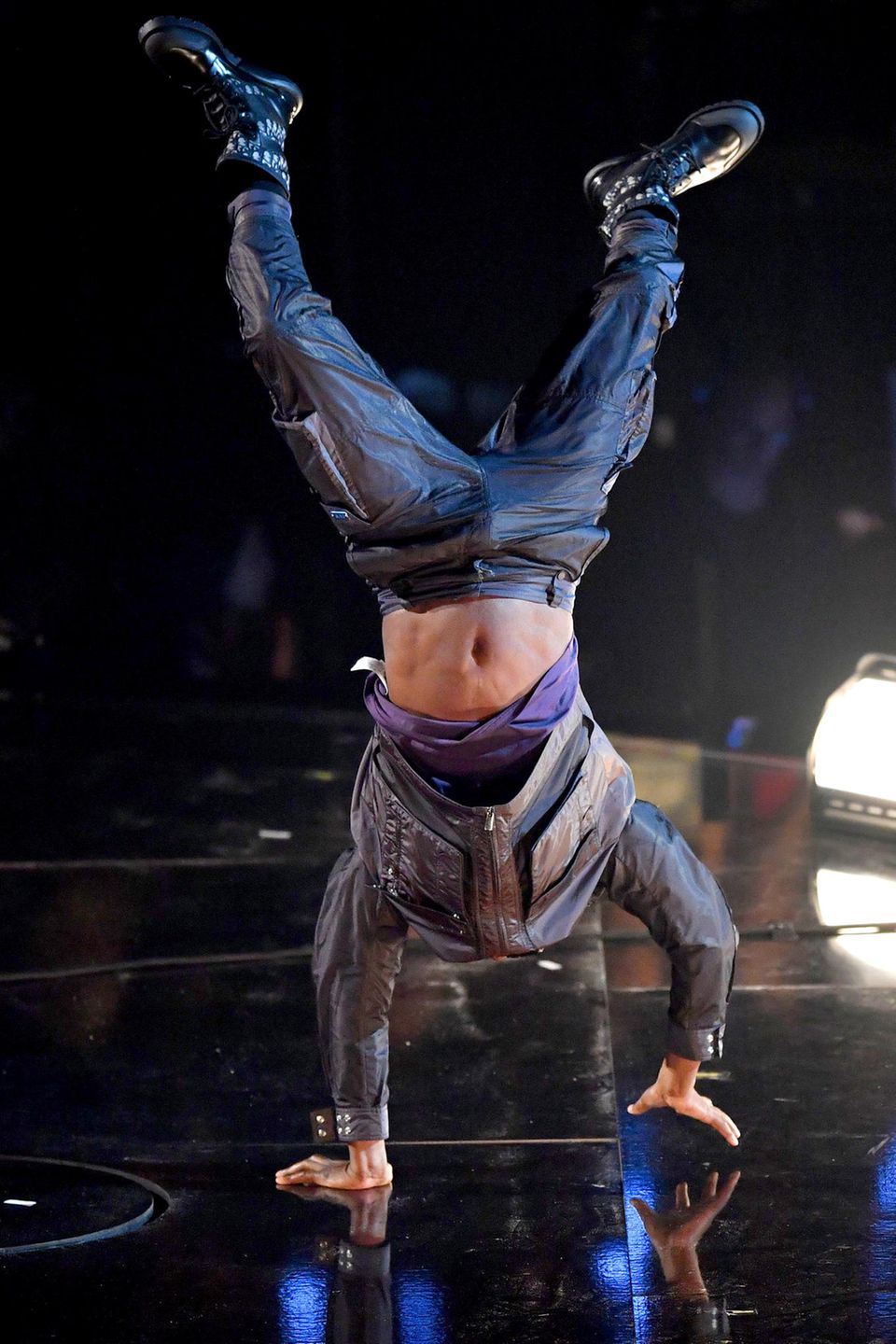 Musiker Wyclef Jean zeigt bei seinem Auftritt vollen Körpereinsatz.