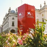 Die letzten Vorbereitungen für die 76. Filmfestspiele von Venedig sind im vollen Gange. Bis zum 7. September 2019 werden wieder jede Menge Stars an den Lido reisen und sich auf dem roten Teppich präsentieren. 