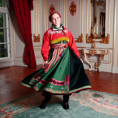 Am Tage ihrer Konfirmation trägt Prinzessin Ingrid Alexandra die traditonelle Tracht der Norweger.