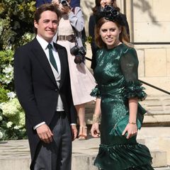 Prinzessin Beatrice und Freund Edoardo Mapelli Mozzi haben sich farblich abgestimmt, beide tragen ein dunkles Grün. 