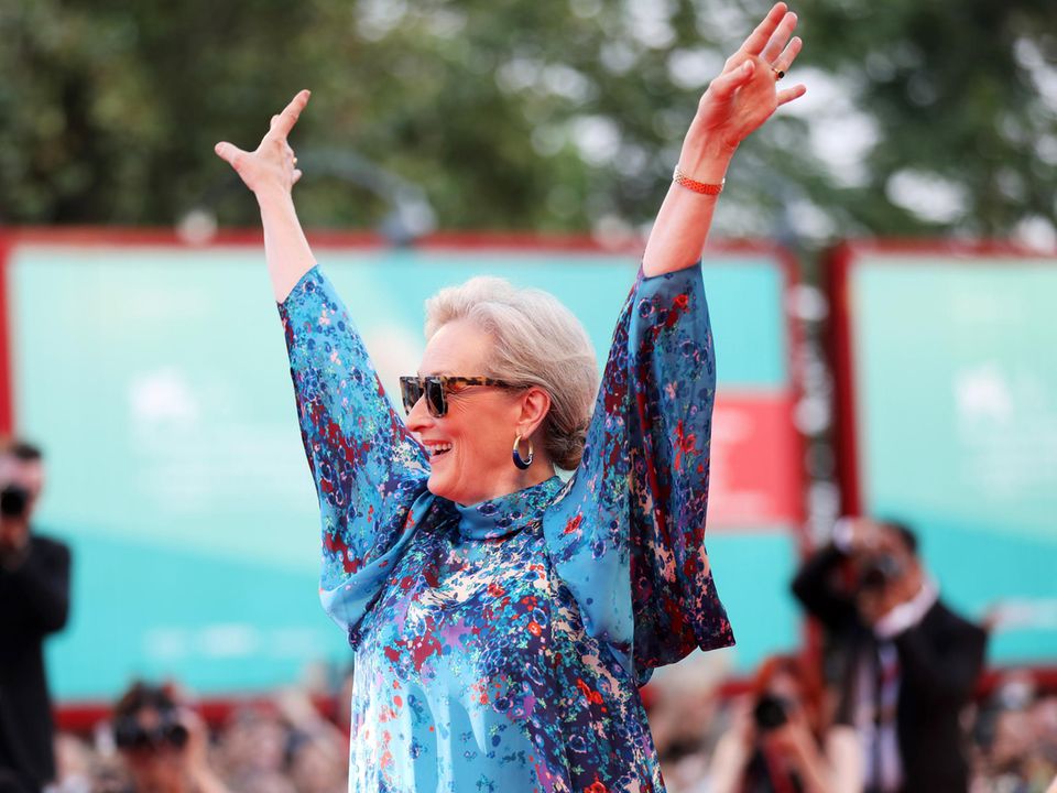 Lässig wie immer jubelt Oscar-Preisträgerin Meryl Streep der Filmvorführung von "The Laundromat" entgegen.