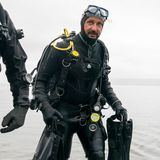 Zusammen mit der Umweltschutzorganisation WWF taucht Prinz Haakon nach Plastikmüll.