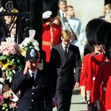 6. September 1997. Prinz William tritt den schwersten Gang seines Lebens an - den hinter dem Sarg seiner Mutter. "Es war keine einfache Entscheidung und ein kollektiver Familienbeschluss, es zu tun. Es war eines der schwierigsten Dinge, die ich jemals gemacht habe. Aber wir waren überwältigt, wie viele Leute gekommen waren. Es war einfach unglaublich", erinnert sich William 2017 in der "BBC"-Dokumentation "Diana, 7 Days".