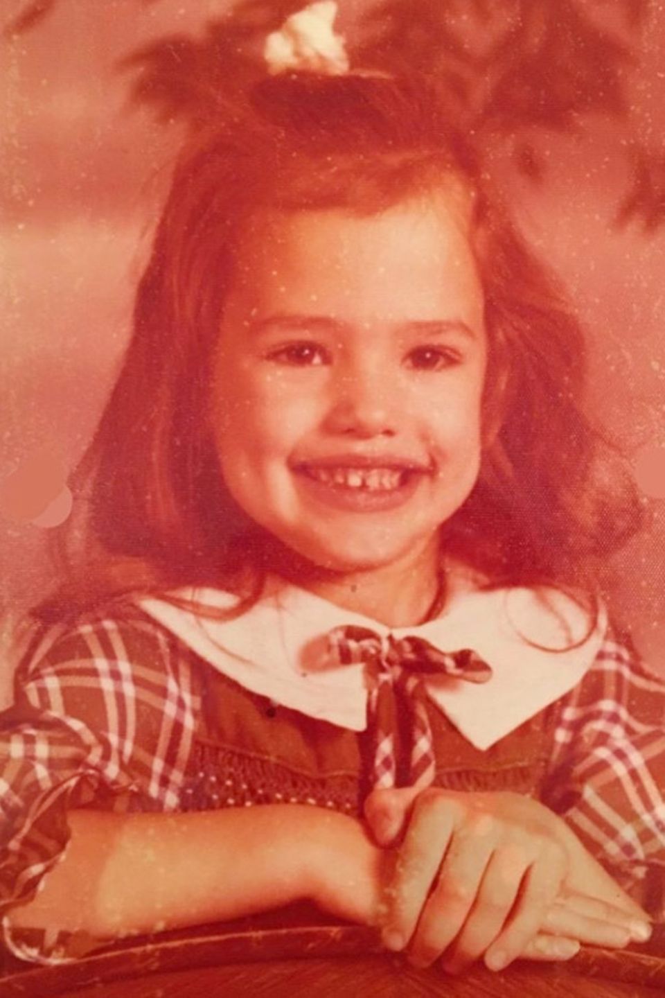 Jennifer Garner Mit diesem charmanten Kinderfoto teilt Jennifer Garner eine kleine Anekdote auf Instagram: Nach sechs Jahren Geigen-Unterricht war sie immer noch so schlecht, dass ihr ihre Mutter 5$ bot, wenn sie endlich damit aufhöre. Auch wenn aus der kleinen Jennifer kein Geigen-Star wurde, appeliert die Schauspielerin an das Recht auf Bildung und die Förderung junger Frauen weltweit. Jennifer Garner Mit diesem charmanten Kinderfoto teilt Jennifer Garner eine kleine Anekdote auf Instagram: Nach sechs Jahren Geigen-Unterricht war sie immer noch so schlecht, dass ihr ihre Mutter 5$ bot, wenn sie endlich damit aufhöre. Auch wenn aus der kleinen Jennifer kein Geigen-Star wurde, appeliert die Schauspielerin an das Recht auf Bildung und die Förderung junger Frauen weltweit.