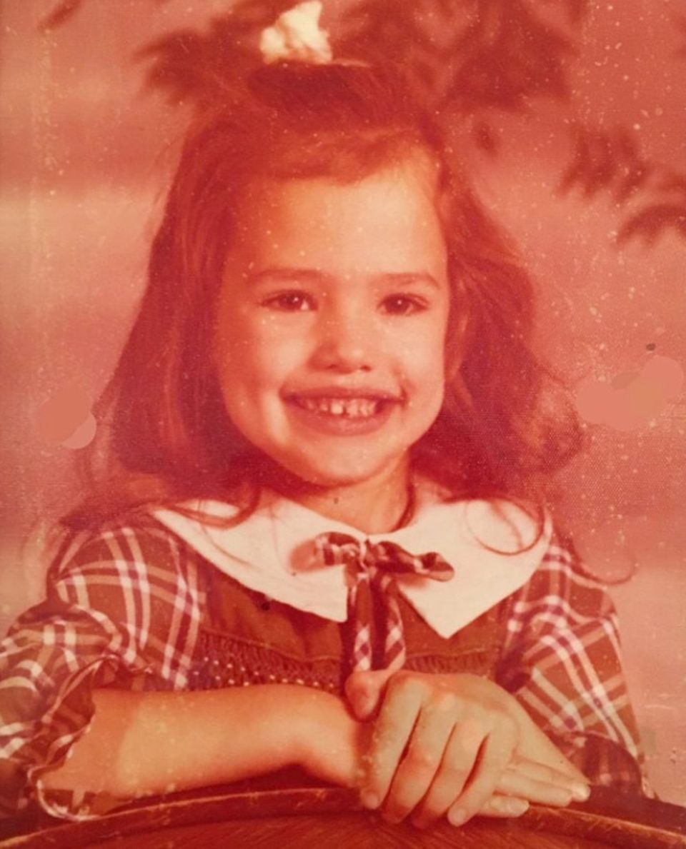 Jennifer Garner Mit diesem charmanten Kinderfoto teilt Jennifer Garner eine kleine Anekdote auf Instagram: Nach sechs Jahren Geigen-Unterricht war sie immer noch so schlecht, dass ihr ihre Mutter 5$ bot, wenn sie endlich damit aufhöre. Auch wenn aus der kleinen Jennifer kein Geigen-Star wurde, appeliert die Schauspielerin an das Recht auf Bildung und die Förderung junger Frauen weltweit. Jennifer Garner Mit diesem charmanten Kinderfoto teilt Jennifer Garner eine kleine Anekdote auf Instagram: Nach sechs Jahren Geigen-Unterricht war sie immer noch so schlecht, dass ihr ihre Mutter 5$ bot, wenn sie endlich damit aufhöre. Auch wenn aus der kleinen Jennifer kein Geigen-Star wurde, appeliert die Schauspielerin an das Recht auf Bildung und die Förderung junger Frauen weltweit.