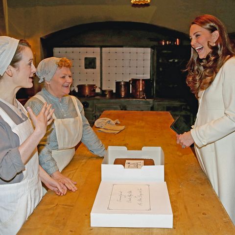 Sopie McShera, Lesley Nicol + Herzogin Catherine am Set von "Downton Abbey"