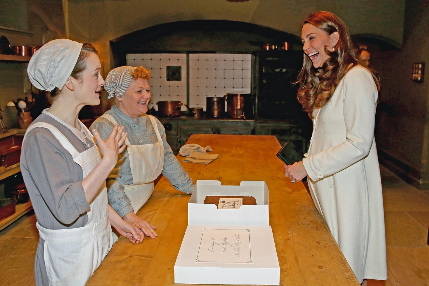 Sopie McShera, Lesley Nicol + Herzogin Catherine am Set von "Downton Abbey"