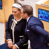 Was Daniel seiner Victoria hier wohl ins Ohr flüstert?
