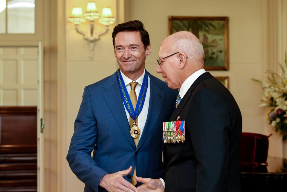 13. September 2019  Schauspieler Hugh Jackman wird in Melbourne von Genrealgouverneur David Hurley für seinen Kampf gegen Armut mit dem Verdienstorden "Order of Australia" geehrt. 