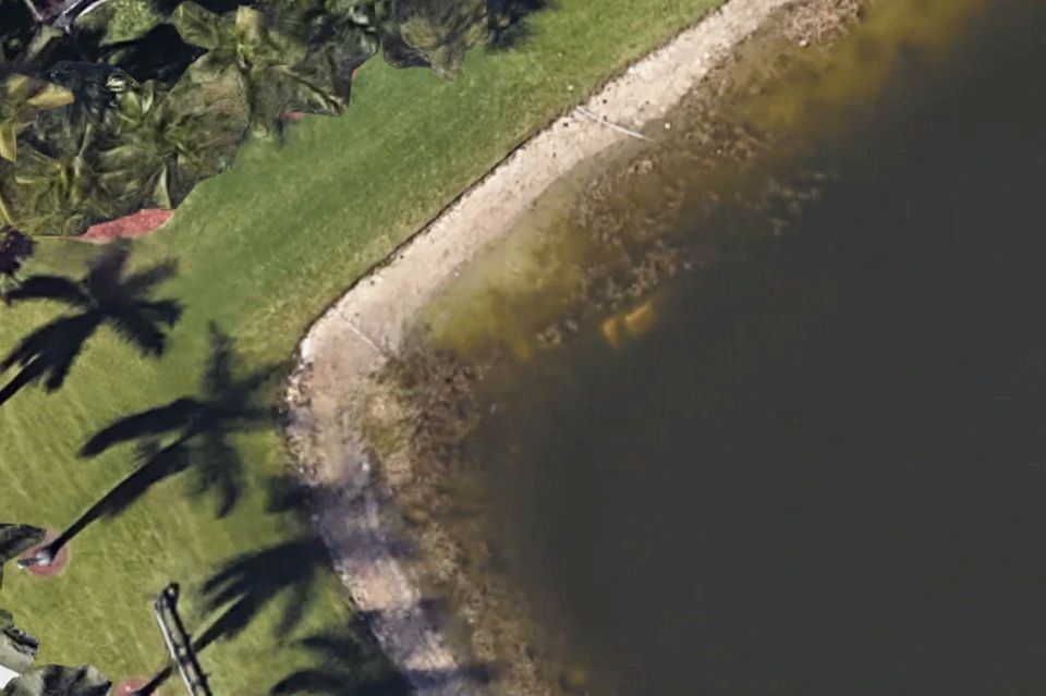 Screenshot von Google Earth zeigt das Autowrack im See