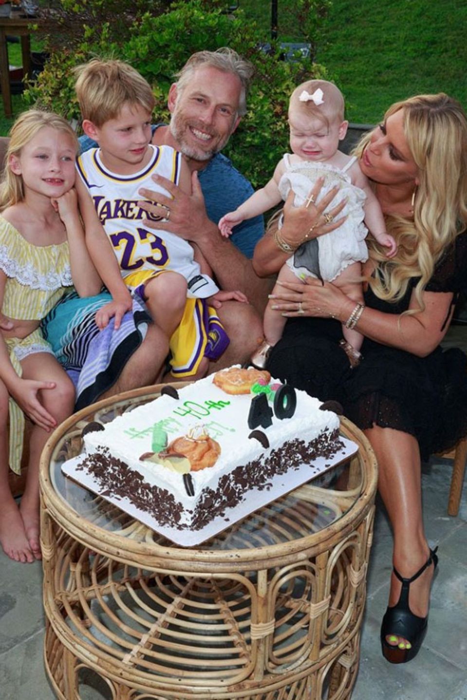 Zum 40. Geburtstag ihres Mannes Eric hat Jessica Simpson eine kleine Familien-Party vorbereitet. Und (fast) allen scheint es zu gefallen.