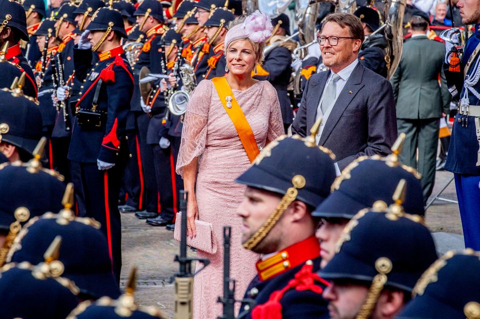 Prinzessin Laurentien und Prinz Constantijn begleiten das Königspaar an diesem Tag. 