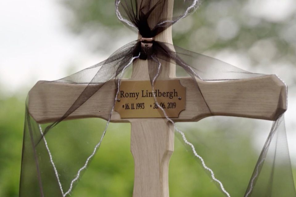 "Sturm der Liebe": Romys Grab. Romys Grab.