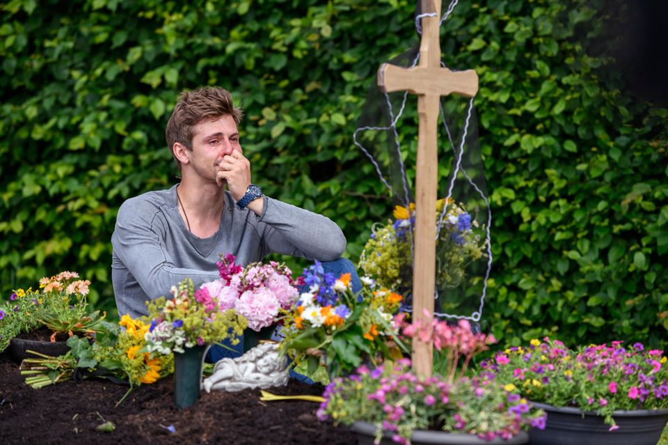 "Sturm der Liebe"-Vorschau: "Sturm der Liebe": Paul (Sandro Kirtzel) trauert um Romy "Sturm der Liebe": Paul (Sandro Kirtzel) trauert um Romy
