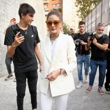 Olivia Palermo strahlt auf dem Weg zur Fashion-Show von Alberta Feretti besonders schön.