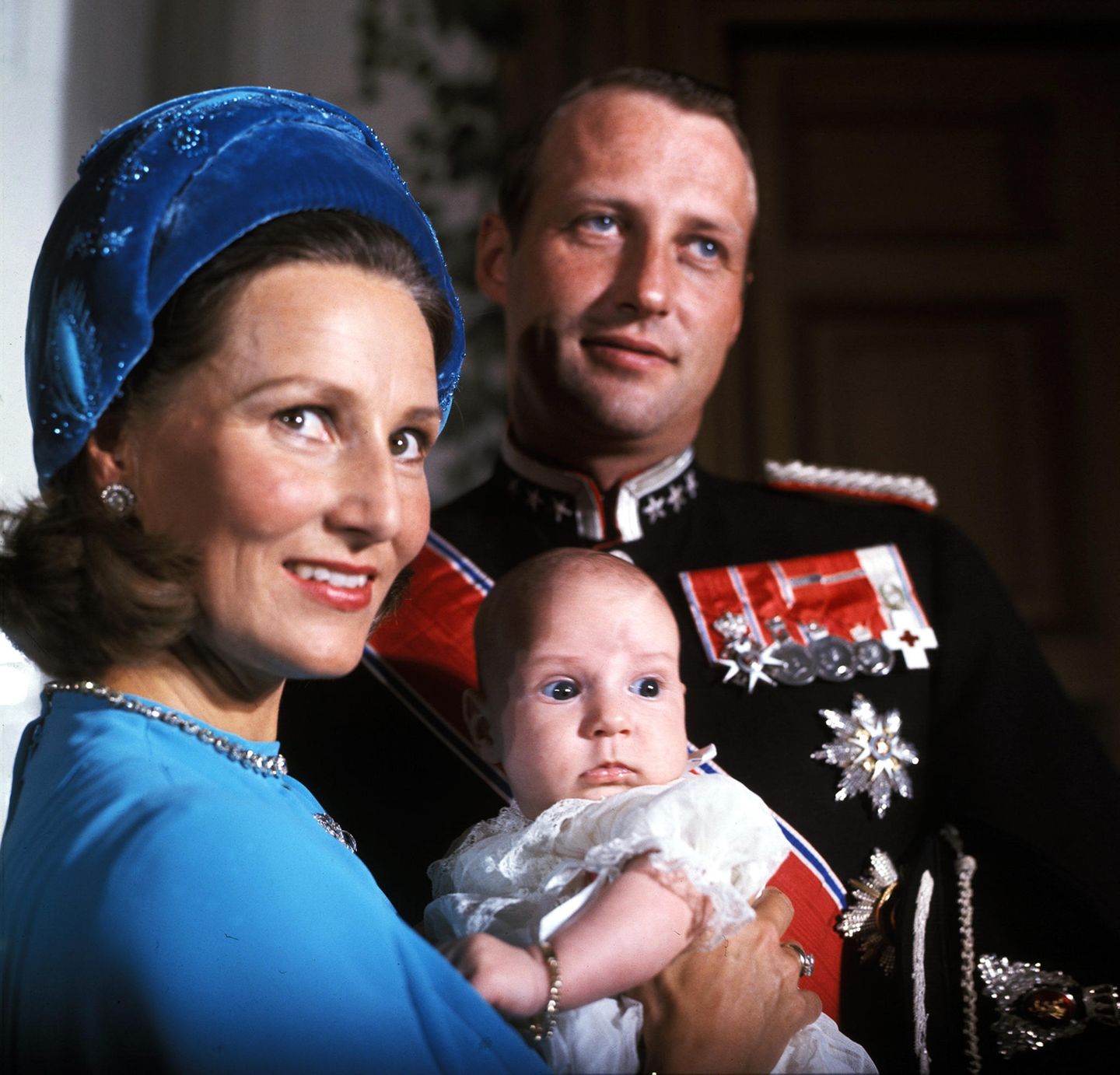 Royale Täuflinge: Prinz Haakon mit Königin Silvia und König Harald von Norwegen