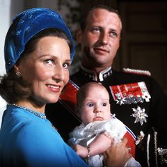 Royale Täuflinge: Prinz Haakon mit Königin Silvia und König Harald von Norwegen