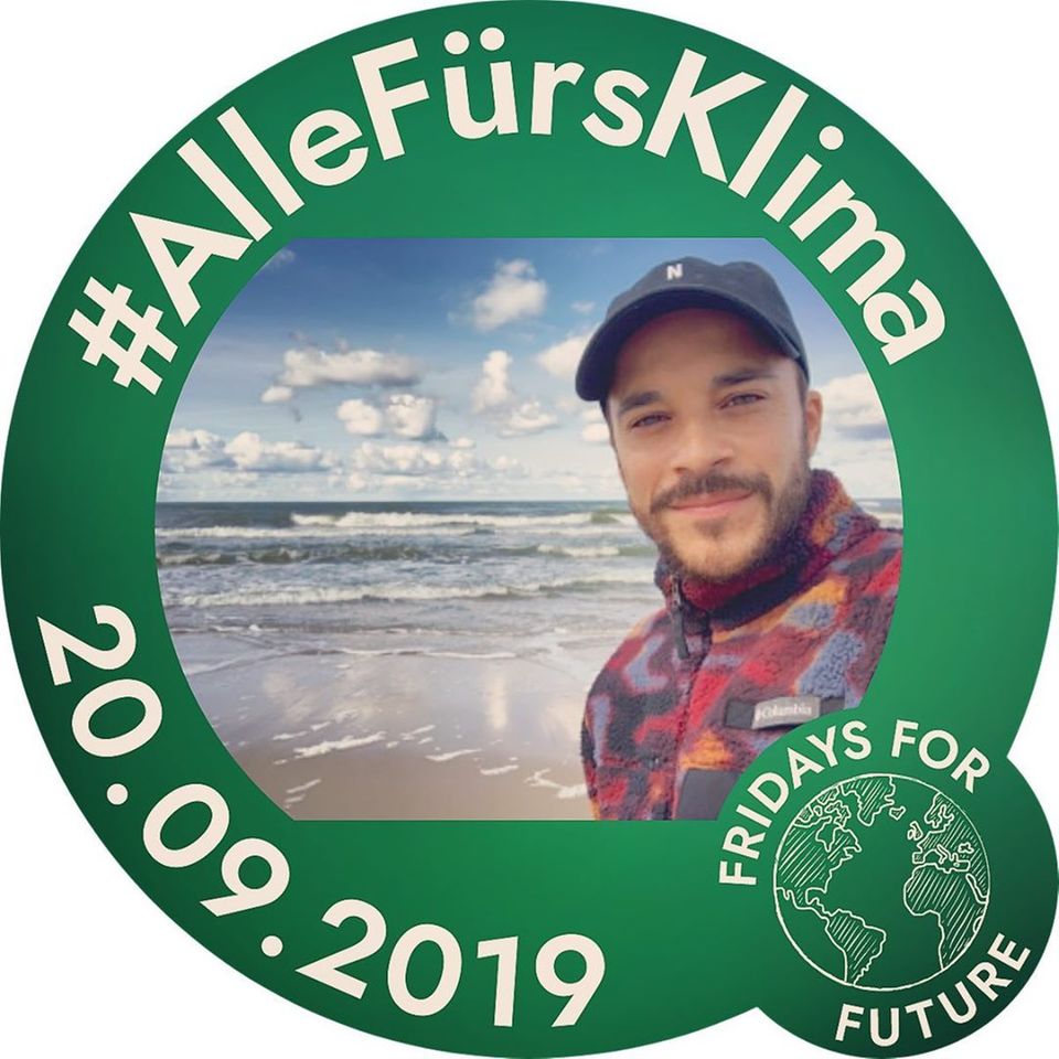 Kostja Ullmann hat wie viele Promis auch sein Instagram-Profilbild mit dem Hashtag #allefürsklima angepasst. Kostja Ullmann hat wie viele Promis auch sein Instagram-Profilbild mit dem Hashtag #allefürsklima angepasst.
