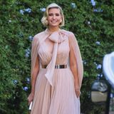 Bei der Hochzeit von Modedesignerin Misha Nonoo zählen nicht nur Prinz Harry und Herzogin Meghan zu den Gästen, auch Präsidententochter Ivanka Trump ist nach Rom gereist. Ivanka trägt ein nudefarbenes Kleid von Galia Lahav für etwa 2.260 Euro.