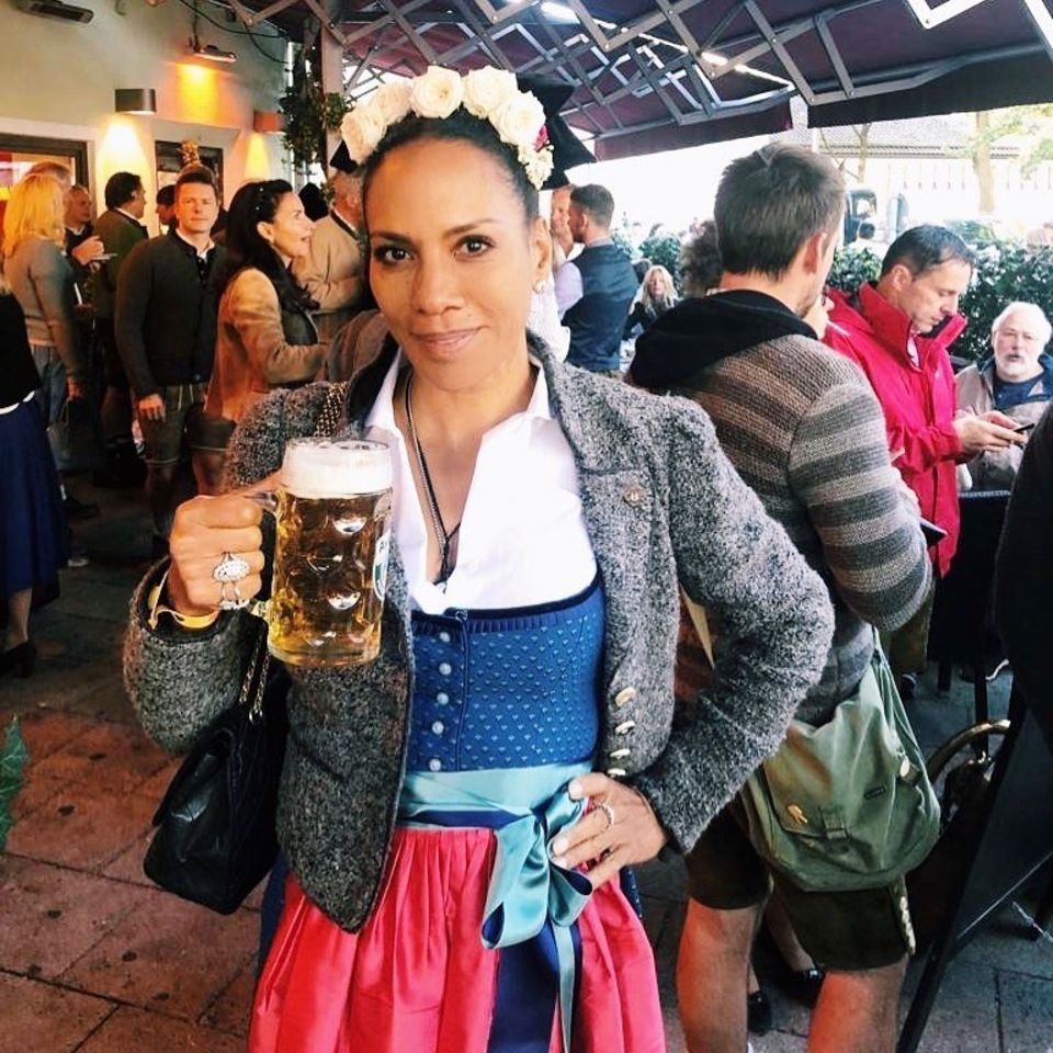 Den Auftakt des diesjährigen Oktoberfestes feiert Barbara Becker in der Käfer Wiesn Schänke. 