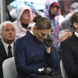 Prinzessin Victoria und Prinz Daniel von Schweden nehmen am 25. Jahrestag des Untergangs der M/S Estonia in Stockholm teil. Victoria zeigt sich emotional berührt und kann ihre Tränen nicht verbergen.