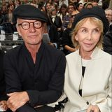 Musiklegende Sting und Ehefrau Trudie Styler nehmen bei Chanel in der ersten Reihe Platz.