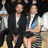 Ein seltener Anblick: Justin Timberlake und seine schöne Frau Jessica Biel besuchen gemeinsam die Fashion Show von Louis Vuitton in Paris.