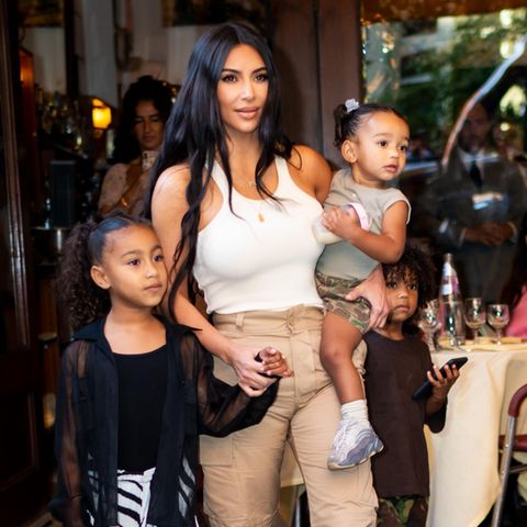 Kim Kardashian mit Kindern