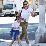 7. Oktober 2019  So sieht ein perfekter Nachmittag aus: Nachdem Jennifer Garner ihren Sohn Samuel aus der Schule abgeholt hat, gibt's ein leckeres Eis und Spaß mit Mama obendrein.