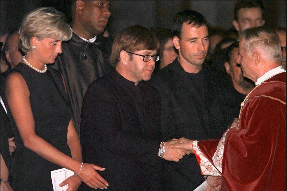 Seite an Seite trauerten Lady Diana und Elton John am 22. Juli 1997 im Mailänder Dom um Gianni Versace.