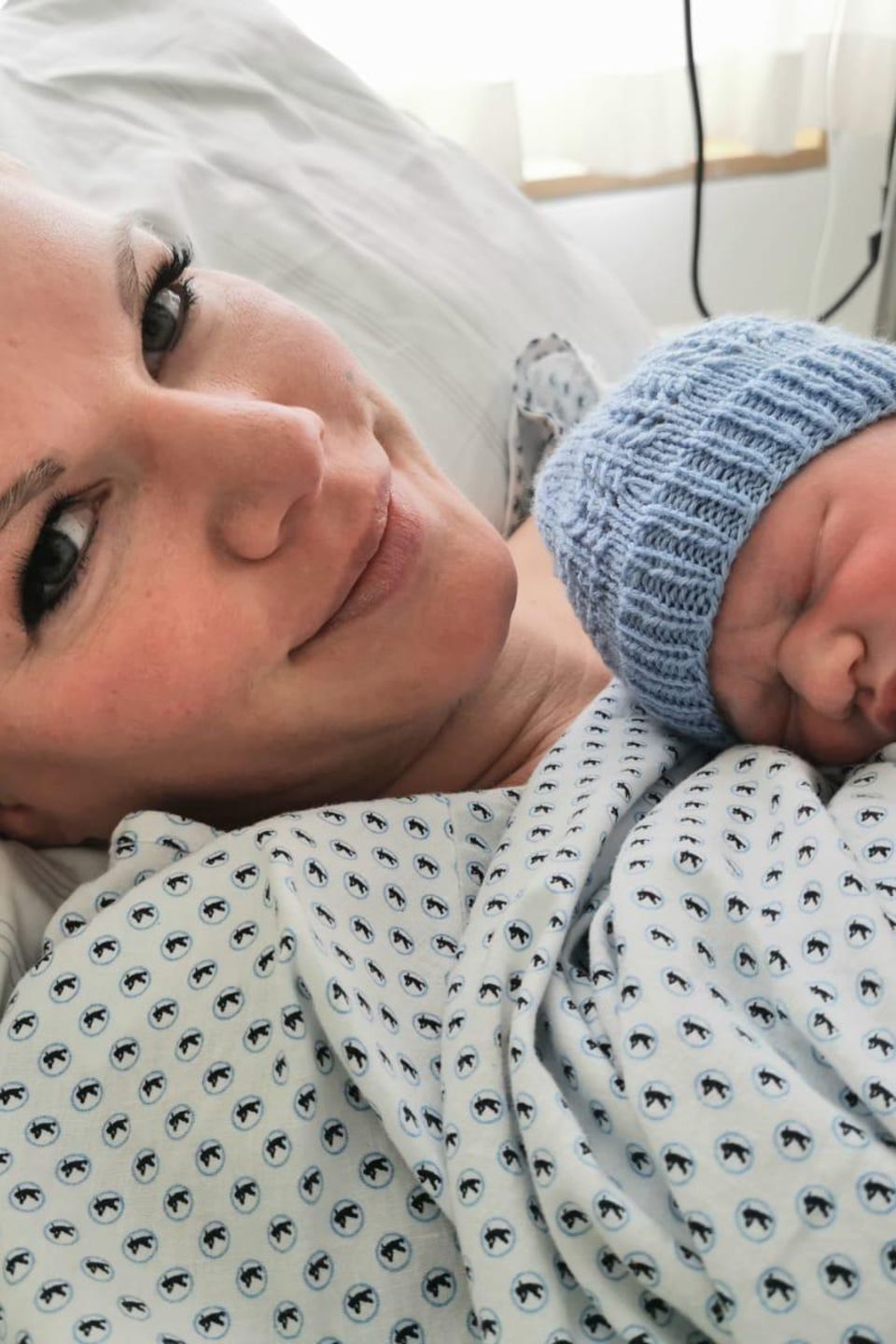 Melanie Müller hält ihren kleinen Matty im Arm Melanie Müller hält ihren kleinen Matty im Arm