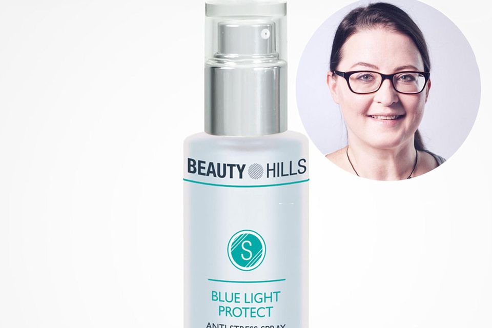 GALA Beauty Probe : Technik-Fan Claudia wollte herausfinden, ob man sein Gesicht durch Einsprühen vor blauem Licht von Bildschirmen schützen kann. Technik-Fan Claudia wollte herausfinden, ob man sein Gesicht durch Einsprühen vor blauem Licht von Bildschirmen schützen kann.