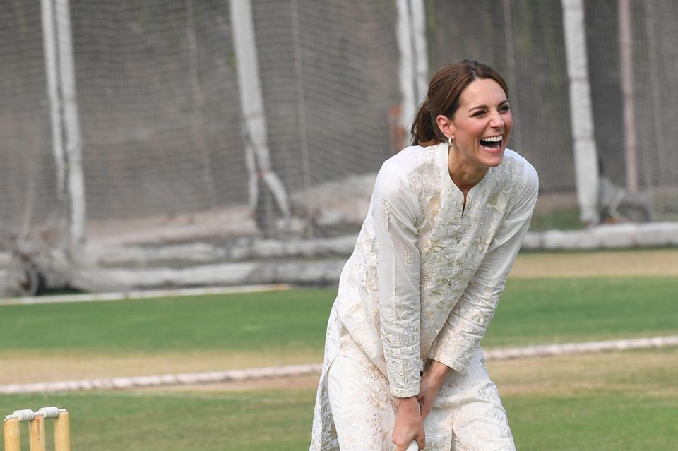 Prinz William + Herzogin Catherine in Pakistan: Herzogin Catherine hat beim Sport in Lahore mächtig Spaß. Herzogin Catherine hat beim Sport in Lahore mächtig Spaß.