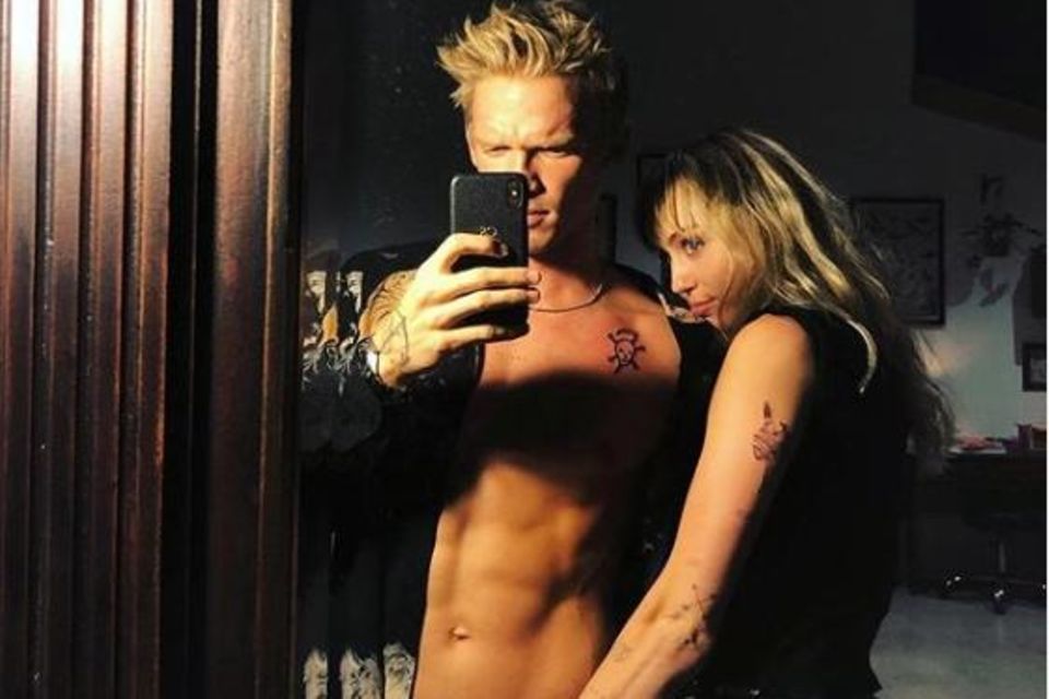 Cody Simpson + Miley Cyrus: Cody Simpson und Miley Cyrus Cody Simpson und Miley Cyrus