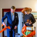 17. Oktober 2019  Im Anschluss geht es für Willem-Alexander und Máxima in den "Dutch Palace" in Mattancherry, der unter anderem Porträts und Exponate der Rajas von Cochin beherbergt. Beim Betreten der Ausstellungsräume wird das Königspaar gebührend begrüßt.