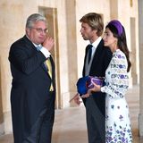 Smalltalk unter Adligen: Prinz Laurent von Belgien plaudert vor der Trauung noch eine Weile mit Prinz Christian von Hannover und seiner Frau Prinzessin Alessandra de Osma.