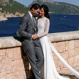 Rafael Nadal hat seine Jugendfreundin Xisca auf Mallorca geheiratet. Sie trägt ein Haute Couture-Kleid vom Label "Rosa Clará", das oben mit Spitze und unten mit fließendem Stoff bezaubert.