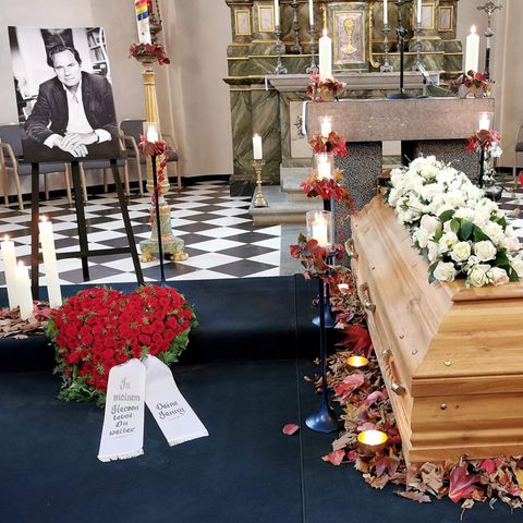 Die Trauerfeier von Verleger Hendrik te Neues fand in der Kirche St. Mariä Himmelfahrt in Lohmar-Neuhonrath statt.