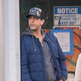 21. Oktober 2019  Lässig lehnt Schauspieler David Schwimmer an der Ampel bevor er seinen Spaziergang durch New York fortsetzt.