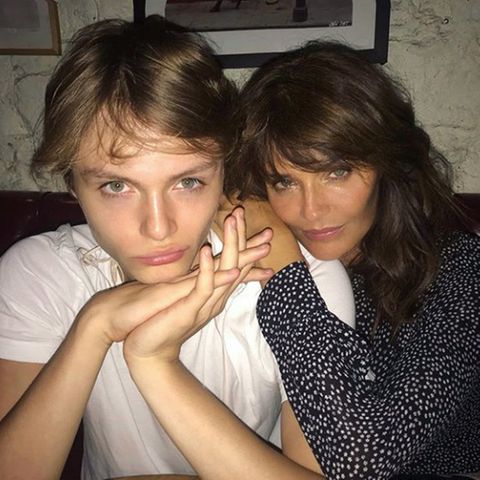 Mingus Lucien, der Sohn von Helena Christensen, hat nicht nur gute Gene mitbekommen, sondern übt auch schon den perfekten Model-Blick.