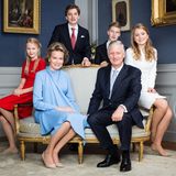 Das belgische Königspaar zeigt sich auf diesem offiziellen Foto mit seinen Kindern Prinzessin Eléonore, Prinz Emmanuel, Prinz Gabriel und Prinzessin Elisabeth. 