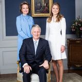 Von seiner Frau und nun volljährigen Tochter wird König Philippe in die Mitte genommen.  