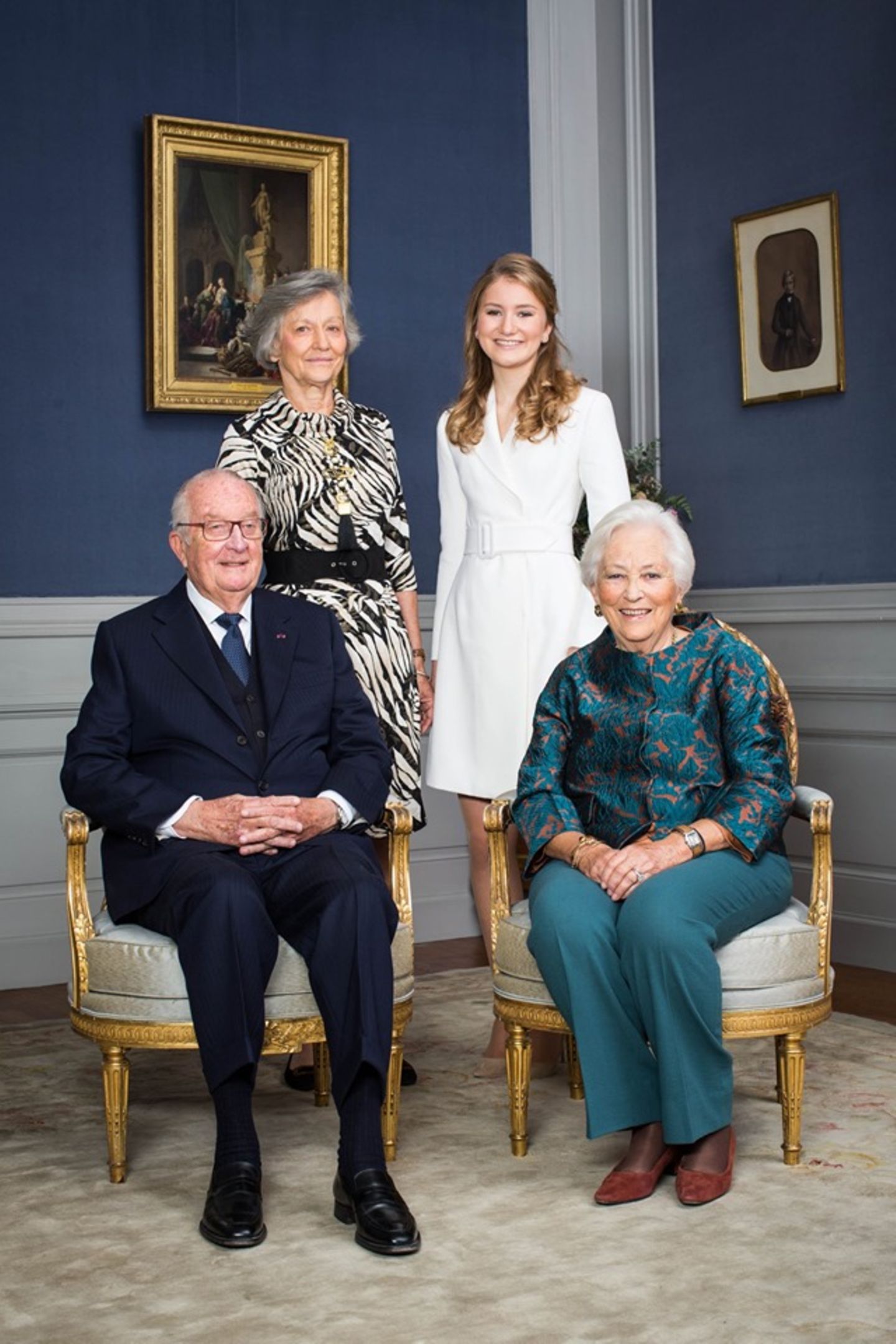 Das Geburtstagskind Prinzessin Elisabeth mit ihren Großeltern König Albert (vorne), Königin Paola (vorne) und Gräfin Anna Maria Komorowska. 