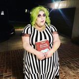 Beetlejuice, Beetlejuice, Bettlejuice... und schon wird Chrissy Metz zum verschrobenen Poltergeist.