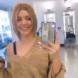 Oktober 2019:   Huch, Gerda Lewis, so kennen wir dich ja gar nicht! Die "Bachelorette" zeigt sich in ihrer Instagram-Story ohne Extensions mit kurzem Bob. Steht nach der Trennung von Keno Rüst und den Gerüchten um eine Reunion mit "Bachelorette"-Kandidat Tim ein neues Kapitel - zu dem auch ein neuer Look passen würde - an? 