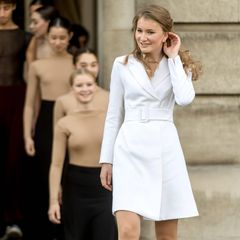 Prinzessin Elisabeth von Belgien hat im Oktober 2019 ihren 18. Geburtstag gefeiert. Die Tochter von Königin Mathilde und König Philippe zeigt bei der Zeremonie anlässlich ihres Ehrentags, dass sie eine wunderschöne Thronfolgerin abgibt. Die Männer dürften schon bald bei ihr Schlange stehen.