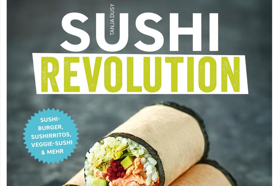 Ob als Burger oder Burrito: Tanja Dusys 50 neu interpretierte Sushi-Spezialitäten bieten auch für eingefleischte Japan-Fans Überraschendes. Bebilderte Anleitungen und Grundrezepte sorgen dafür, dass auch Anfängern diese ausgefallenen Kreationen gelingen. ("Sushi Revolution", EMF Verlag, 144 S., 19,99 Euro)