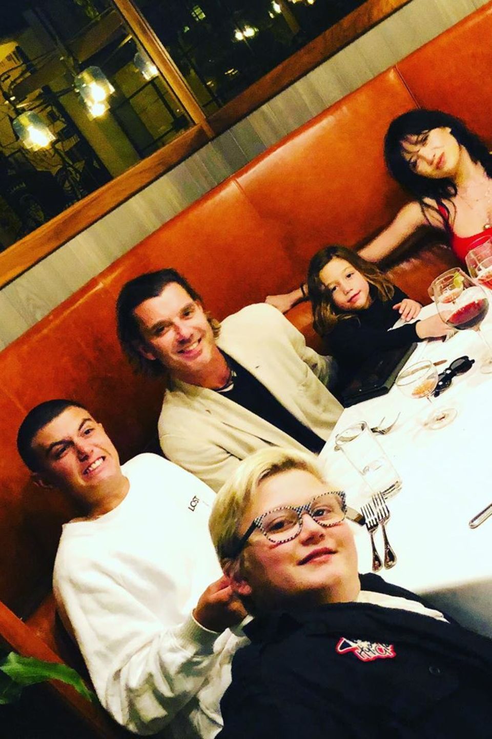 30. Oktober 2019  Gavin Rossdale fühlt sich wie im Himmel. Grund dafür ist ein ein Restaurantbesuch mit allen seinen vier Kindern. Zuma, Kingston, Apollo und Daisy Lowe feiern mit ihrem Vater seinen 54. Geburtstag. 