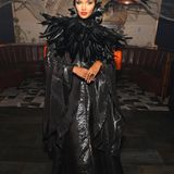 Model Halima Aden hat sich von "Maleficent" inspirieren lassen und geht als Angelina Jolies Version der bösen Fee.